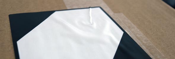 Lufteinschlüsse beim Verkleben von Etiketten – Was Sie dagegen tun können